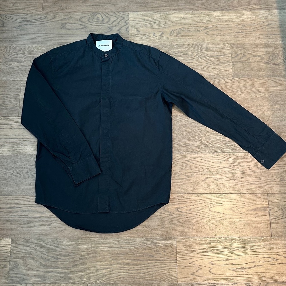 Black shirts
